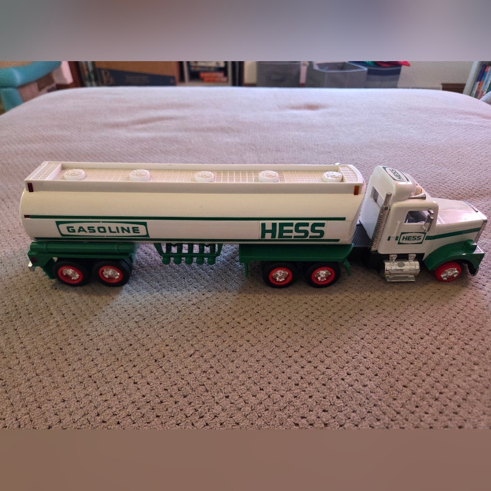 1990 Hess Gasoline Toy Tanker Truck W/Dual Sound Horn/Backup Beep • Lights - Picture 5 of 16